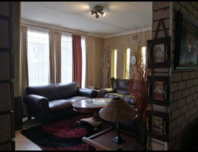 3 BEDROOM HOUSE FOR SALE IN SONLAND PARK